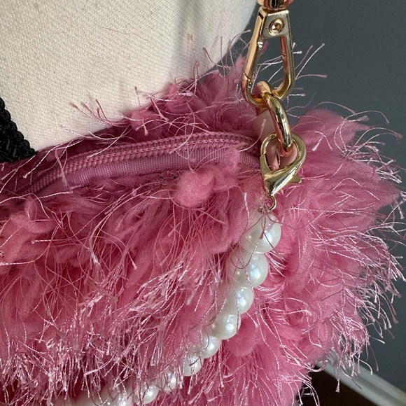 Pink Shoulder Bag with Metal Chain & Pearl Hand Strap - New - Picture 4 of 5